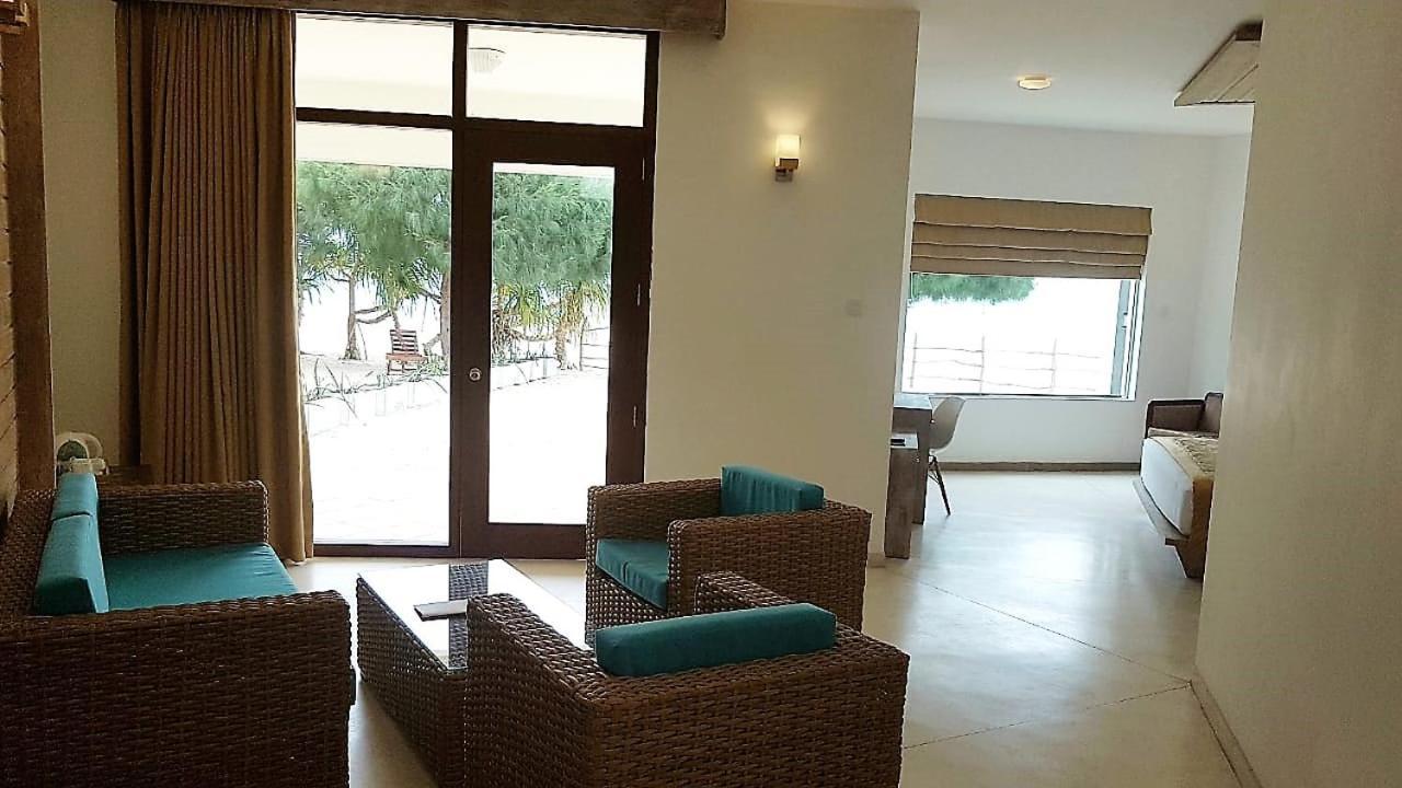 Nilaveli Beach Hotel Exterior foto
